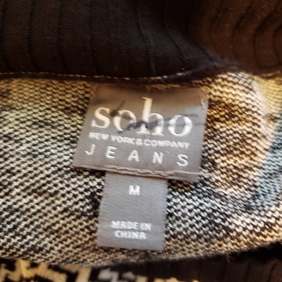 Soho NY and Company houndstooth tunic length open shoulder turtleneck top - Picture 6 of 6